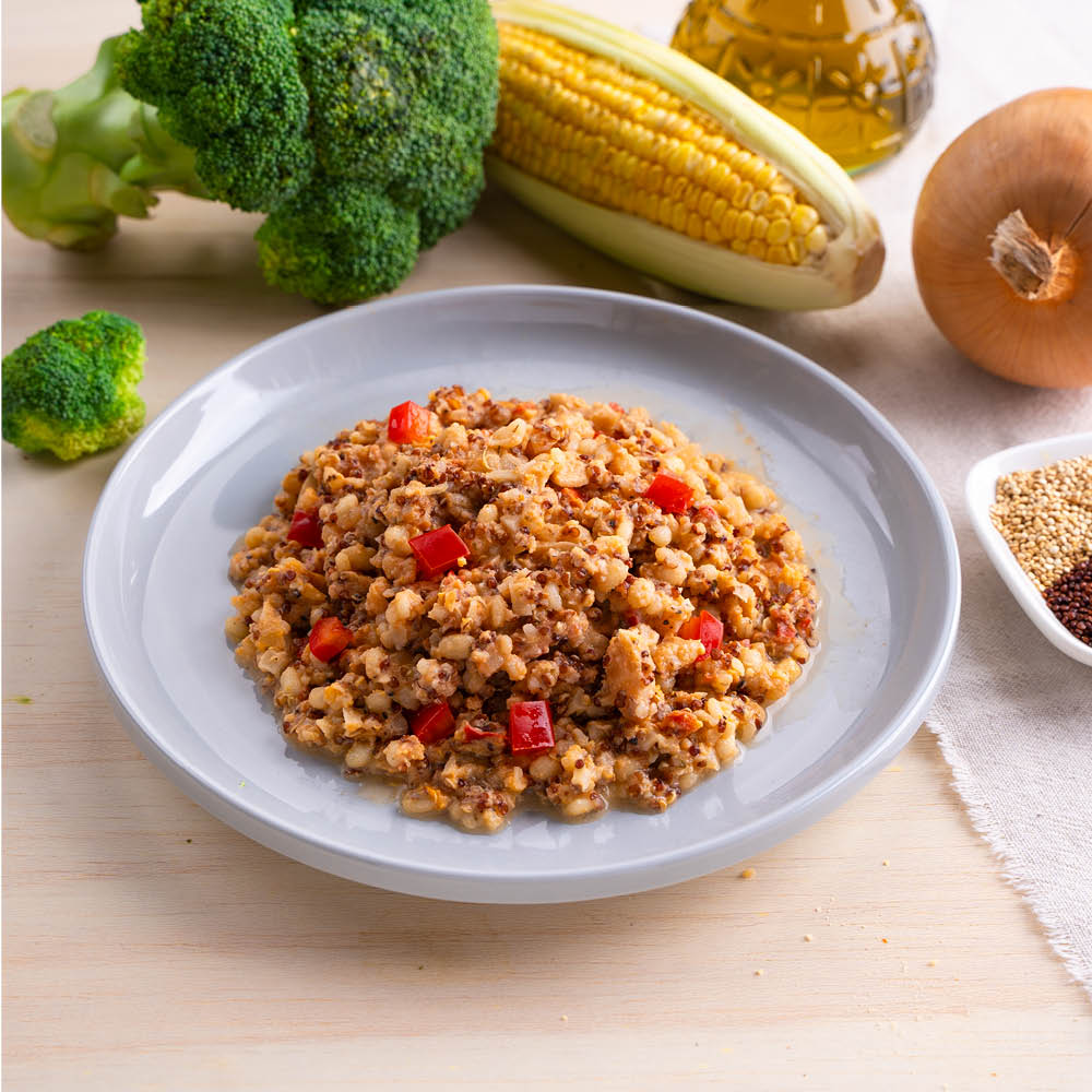 Klassischer neapolitanischer roter Quinoa-Blumenkohl-Reis-Eintopf (Pflanze fünf scharf)