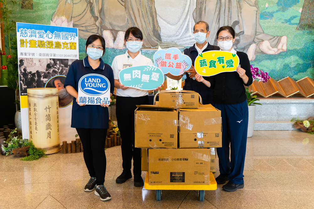 Lanyang Foods schonk lunchboxen aan het Xindian Tzu Chi Hospital voor een groepsfoto