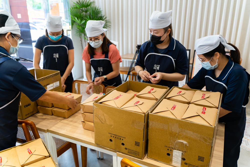 Packed Vegetable Meat Burger Meal Box