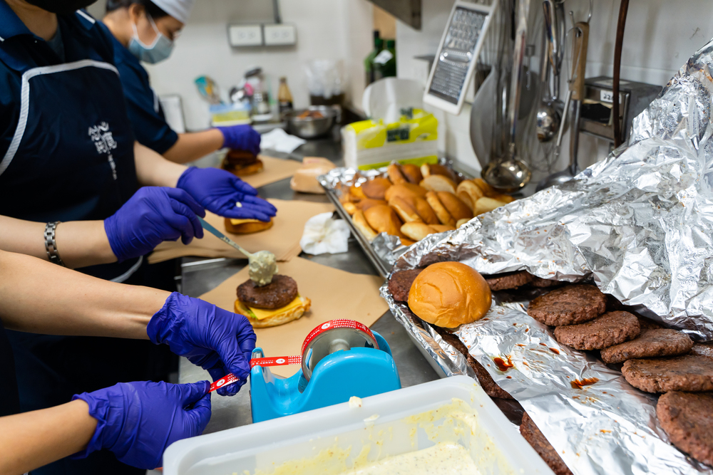 hacer una caja de comida para hamburguesas a base de plantas