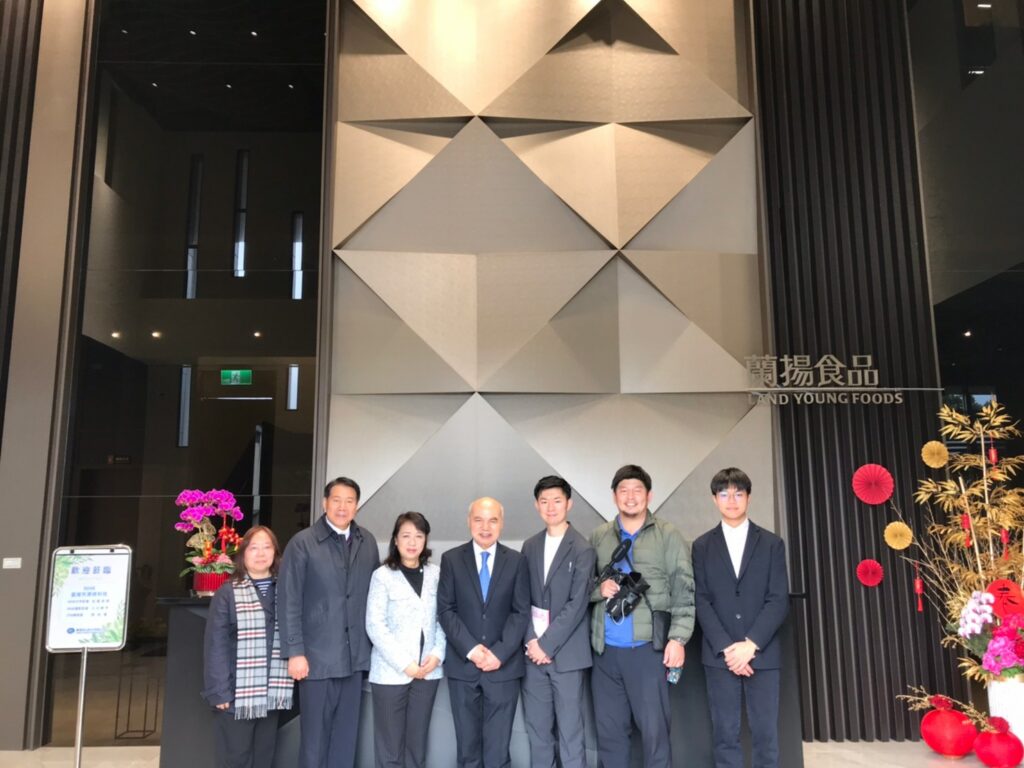 Group photo of NHK reporter and Lan Yang Food