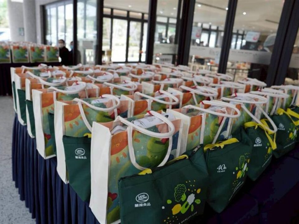 蘭揚食品傳遞溫暖  2026冬令發放為百餘戶家庭加菜