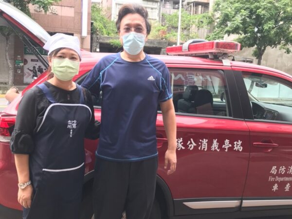 2021挺消防捐餐盒合照